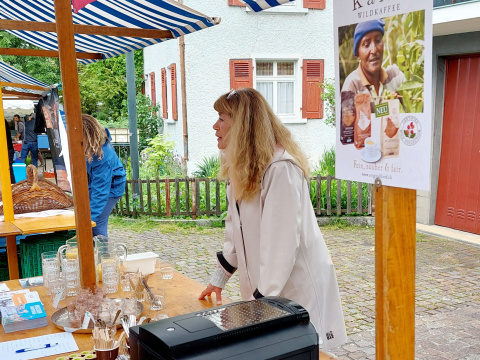 Marktstand in Arlesheim mit Kaffee von Original Food