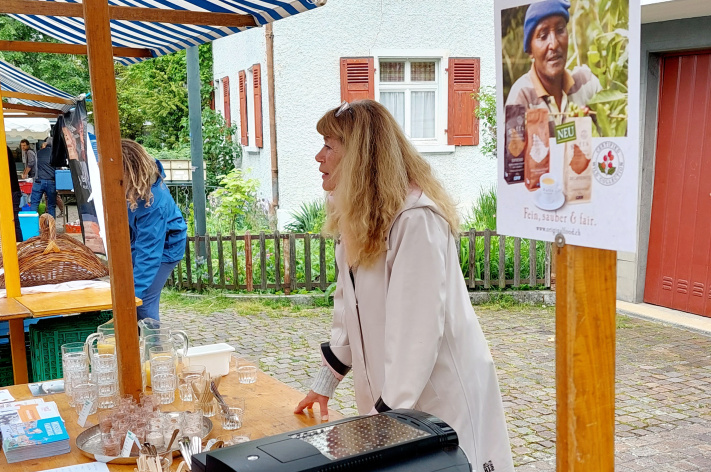 Marktstand in Arlesheim mit Kaffee von Original Food